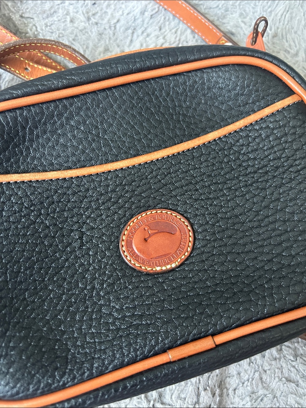 Dooney & Bourke Vintage Leather Kilty Crossbody bag - Picture 2 of 8